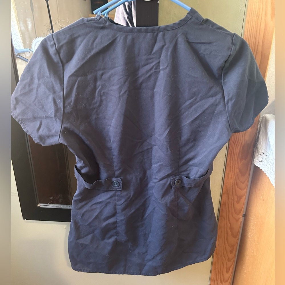 Nursing scrub top with pockets! - Picture 5 of 5